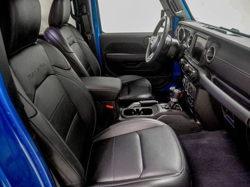 Used 2023 Jeep Wrangler Unlimited Sahara w/ Cold Weather Group AWD/4WD image 30
