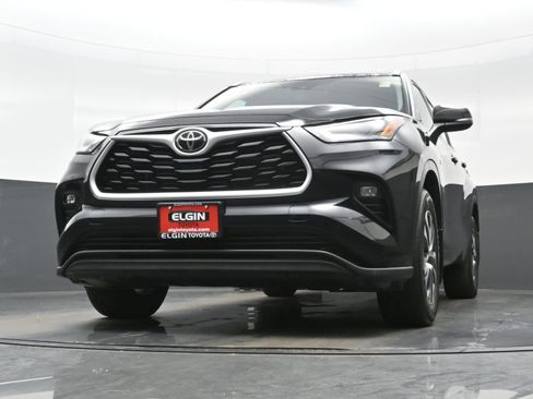 Used 2024 Toyota Highlander XLE AWD/4WD image 28