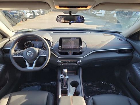Used 2022 Nissan Altima 2.5 SR FWD image 8
