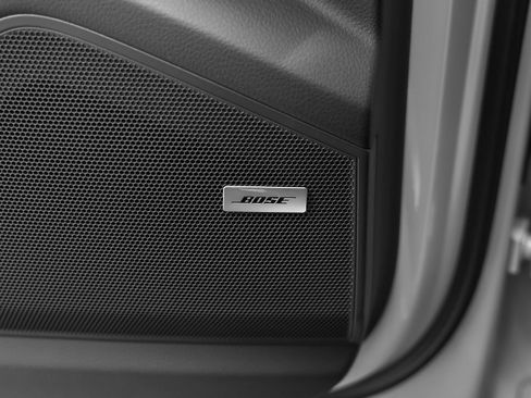 Certified 2025 Porsche Cayenne AWD/4WD image 40