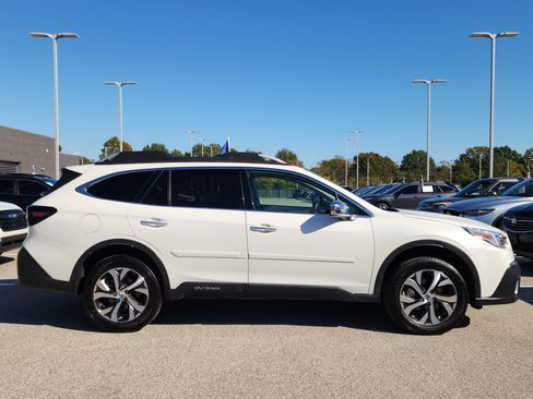 Used 2022 Subaru Outback Touring image 2