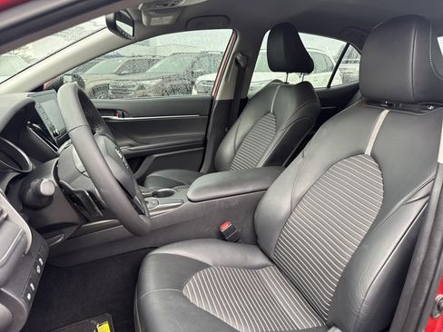 Used 2021 Toyota Camry SE w/ Convenience Package image 25