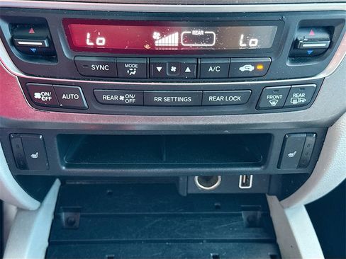 Used 2021 Honda Pilot EX image 16