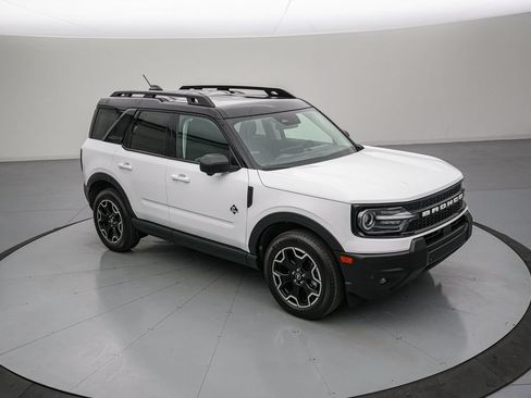 Certified 2025 Ford Bronco Sport Outer Banks w/ Outer Banks Tech Package+ AWD/4WD image 2