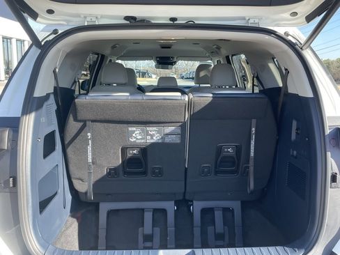 Certified 2026 Kia Carnival EX image 26