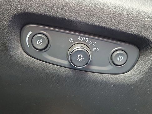 Used 2020 Chevrolet Traverse LT image 10