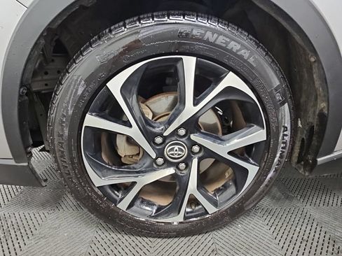Used 2018 Toyota C-HR XLE FWD image 39