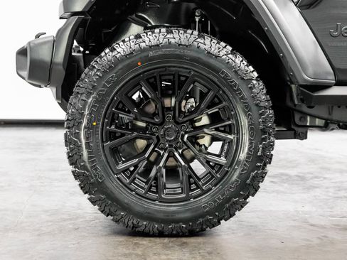 Used 2025 Jeep Wrangler Unlimited Sport AWD/4WD image 11