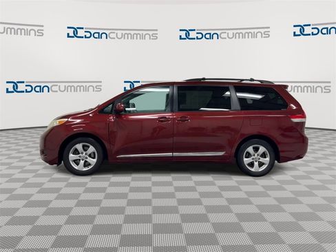 Used 2011 Toyota Sienna LE image 5