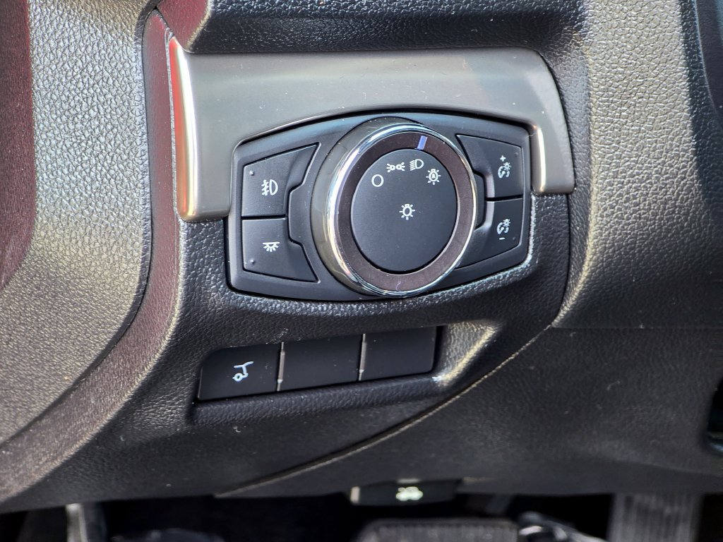 Used 2019 Ford Explorer XLT w/ Equipment Group 202A FWD image 39