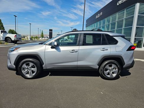 Used 2022 Toyota RAV4 XLE w/ Convenience Package AWD/4WD image 3