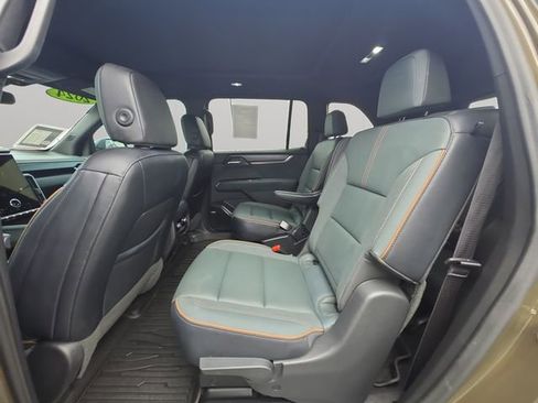 Used 2024 GMC Acadia AT4 w/ Luxury Package image 12