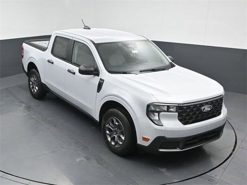 New 2025 Ford Maverick XLT image 9