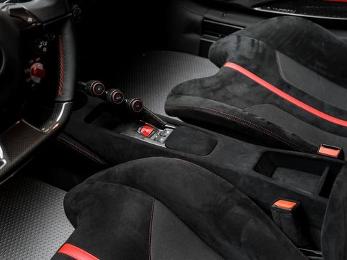 Used 2020 Ferrari 488 Pista Coupe RWD image 24
