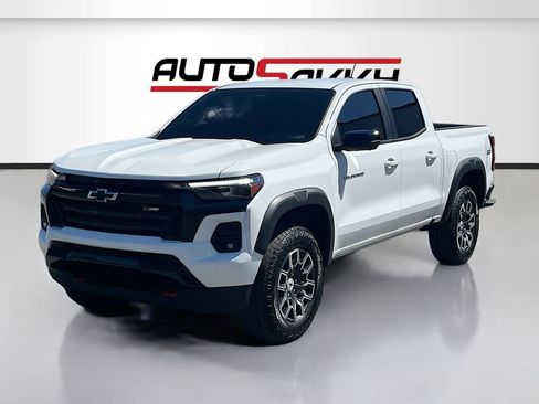 Used 2024 Chevrolet Colorado Z71 w/ Z71 Convenience Package 2 AWD/4WD image 3