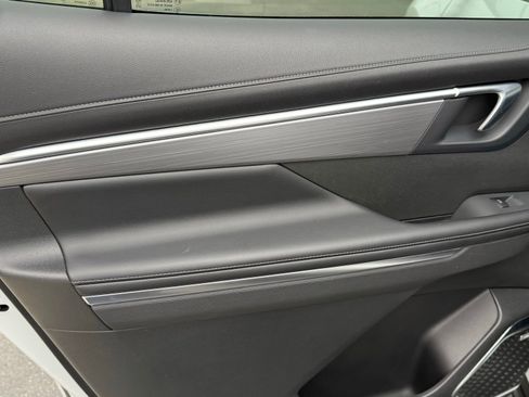 Used 2025 Buick Enclave Preferred image 29