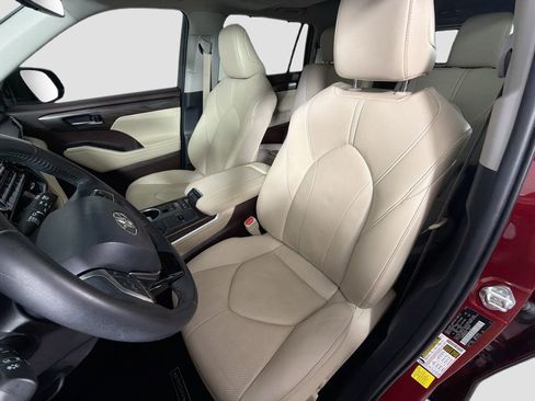 Used 2021 Toyota Highlander Limited image 21