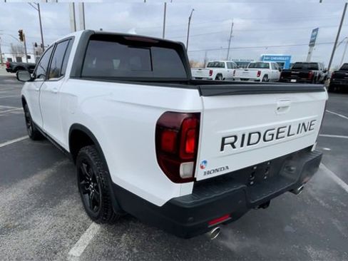 Used 2025 Honda Ridgeline Black Edition image 8