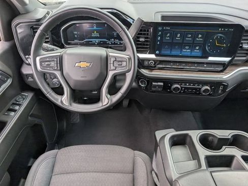 Used 2025 Chevrolet Silverado 1500 LT image 10