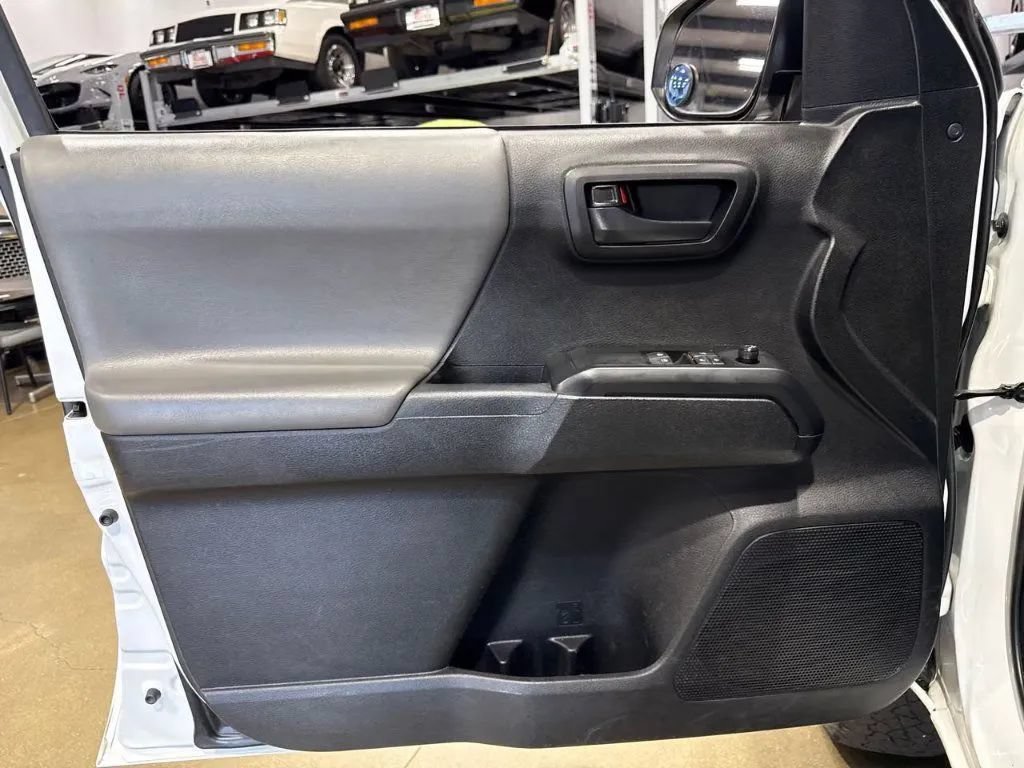 Used 2022 Toyota Tacoma SR AWD/4WD image 11