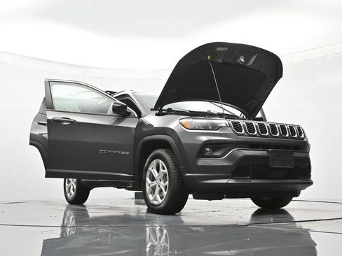 Used 2024 Jeep Compass Latitude AWD/4WD image 48