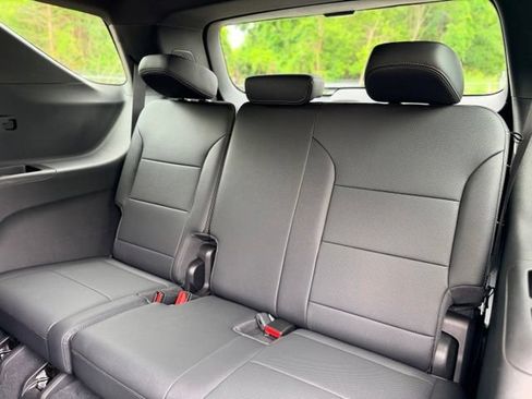 Used 2025 Chevrolet Traverse High Country AWD/4WD image 27