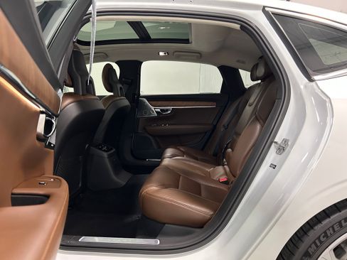 Used 2018 Volvo S90 T8 Inscription w/ Luxury Package AWD/4WD image 28