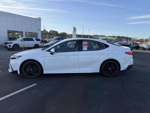 New 2026 Toyota Camry SE image 4