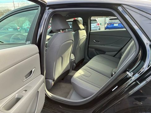 Used 2023 Hyundai Elantra SEL image 19