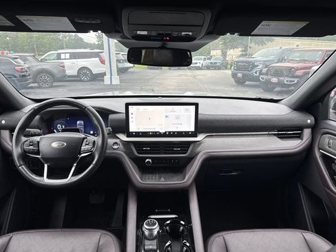 Used 2025 Ford Explorer Platinum AWD/4WD image 15