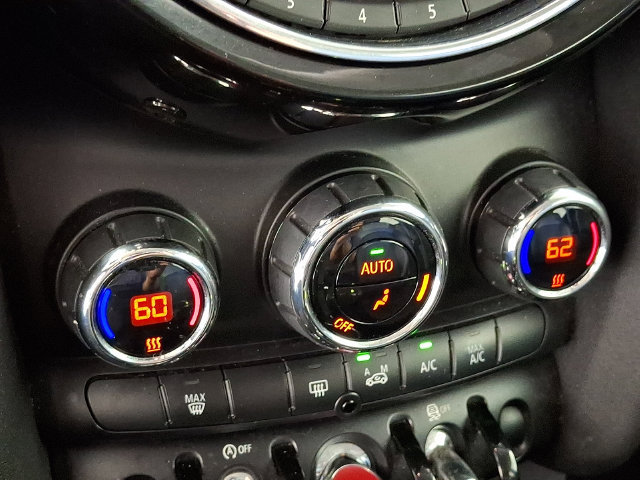 Used 2016 MINI Cooper 4-Door Hardtop FWD image 18