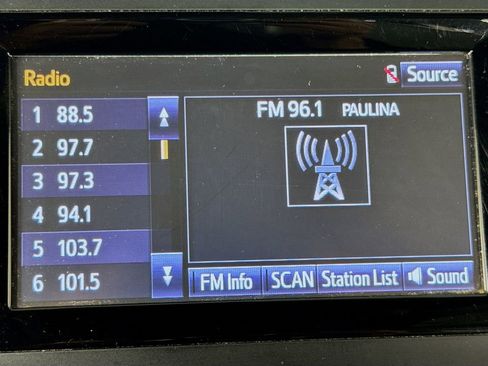 Used 2017 Toyota Highlander LE image 22