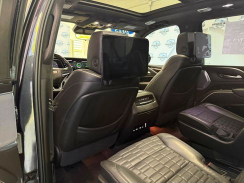 Used 2023 Cadillac Escalade ESV Sport Platinum RWD image 19