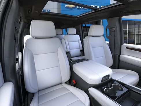 New 2026 Chevrolet Suburban Premier w/ Sun And Tow Package AWD/4WD image 16