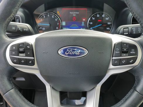 Used 2023 Ford Explorer XLT AWD/4WD image 27