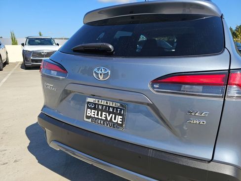 Used 2023 Toyota Corolla Cross XLE image 17
