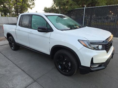 Used 2023 Honda Ridgeline Black Edition image 3