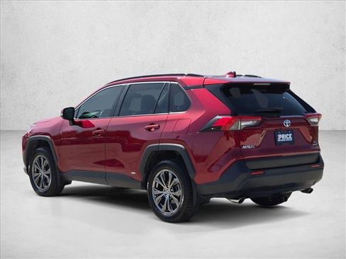 Used 2022 Toyota RAV4 XLE Premium AWD/4WD image 8