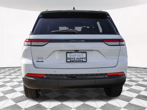 New 2025 Jeep Grand Cherokee Altitude image 15