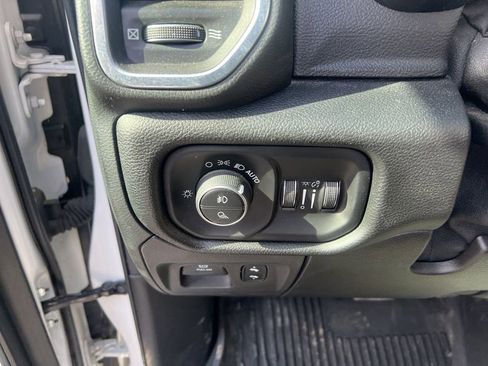 Used 2019 RAM 1500 Laramie AWD/4WD image 9