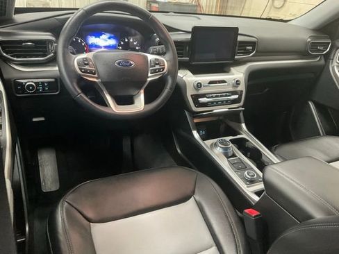 Used 2023 Ford Explorer XLT w/ Equipment Group 202A image 9