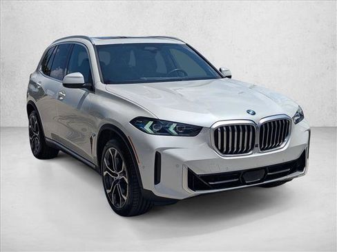Used 2024 BMW X5 xDrive40i w/ Premium Package AWD/4WD image 3