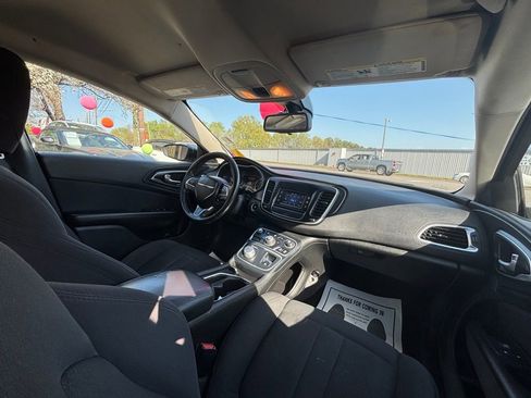 Used 2016 Chrysler 200 Limited w/ Convenience Group image 12