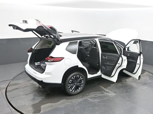 New 2026 Nissan Rogue Platinum image 44