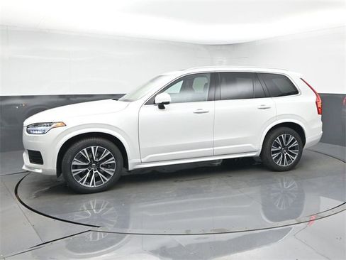 Used 2022 Volvo XC90 T6 Momentum w/ Advanced Package image 4