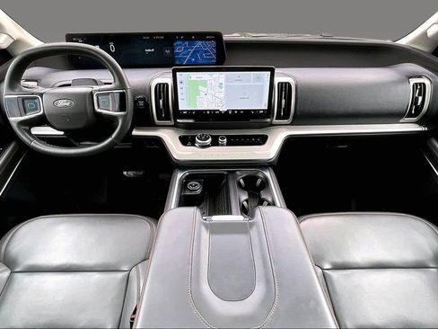 Used 2025 Ford Expedition Max Active AWD/4WD image 9