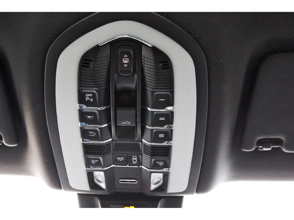 Used 2021 Porsche Macan S AWD/4WD image 25