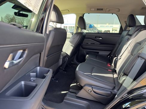 Certified 2023 Nissan Pathfinder SL w/ Lighting Package (N92) image 29