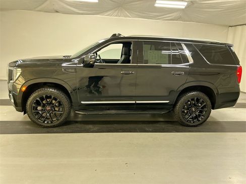 Used 2022 GMC Yukon SLT w/ SLT Premium Package image 6