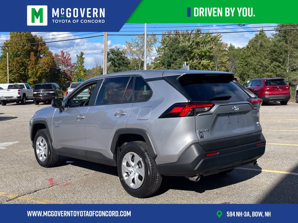 Used 2023 Toyota RAV4 LE AWD/4WD image 3